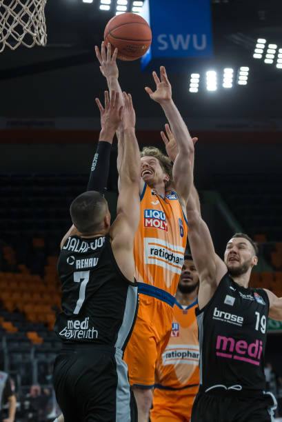 亚国脚凭借 亚国脚凭借